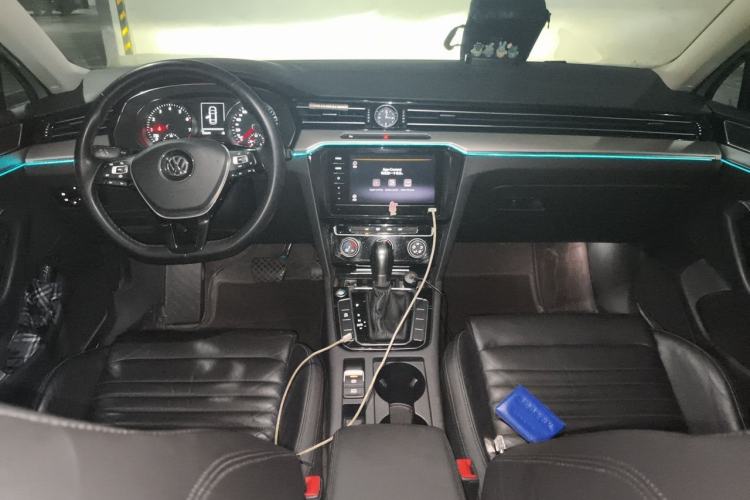 Used Volkswagen Magotan 2019 330TSI DSG Leading Edition China V Standard Center Console