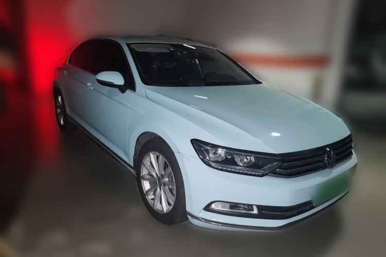 Used Volkswagen Magotan 2019 330TSI DSG Leading Edition China V Standard Front Right 45 Deg