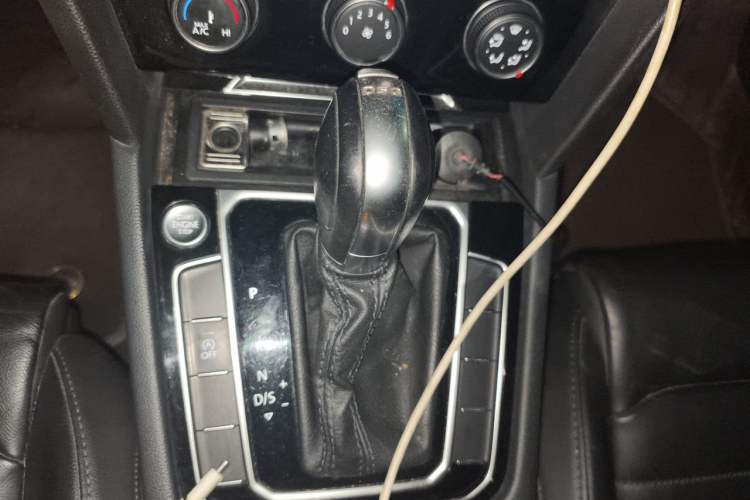 Used Volkswagen Magotan 2019 330TSI DSG Leading Edition China V Standard Gear Lever