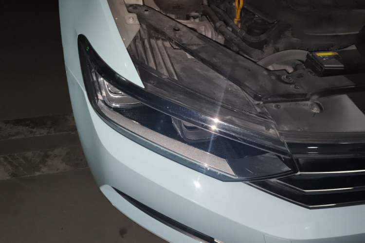 Used Volkswagen Magotan 2019 330TSI DSG Leading Edition China V Standard Right Front Headlight