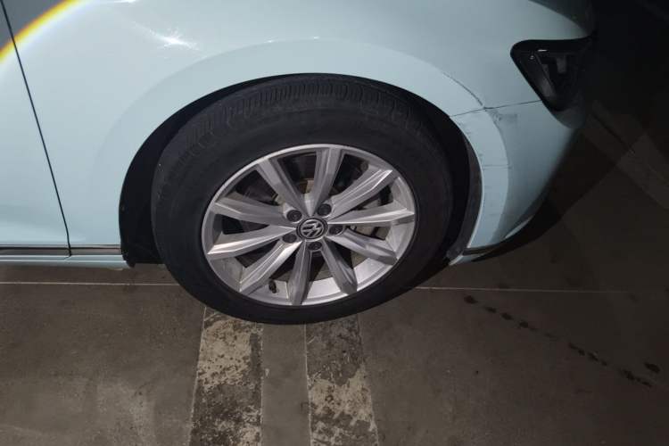 Used Volkswagen Magotan 2019 330TSI DSG Leading Edition China V Standard Right Front Wheel Hub