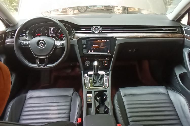 Used Volkswagen Magotan 2019 330TSI DSG Luxury Model China V Standard Center Console