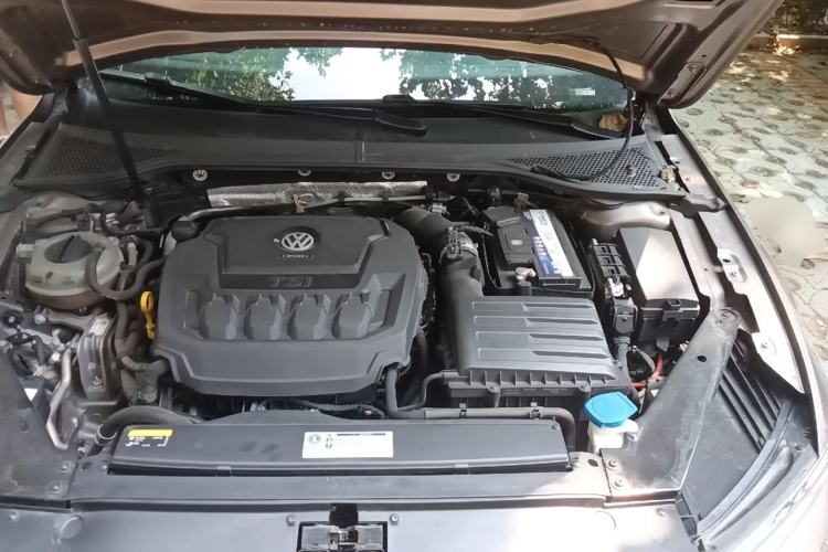 Used Volkswagen Magotan 2019 330TSI DSG Luxury Model China V Standard Engine Bay