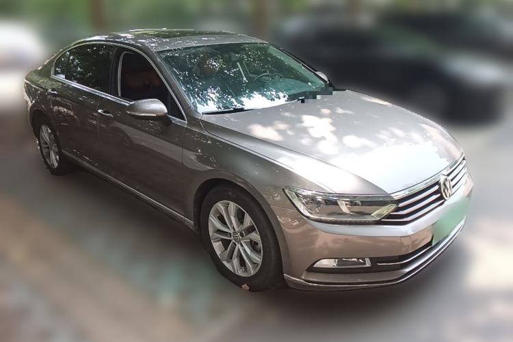 Used Volkswagen Magotan 2019 330TSI DSG Luxury Model China V Standard Front Right 45 Deg