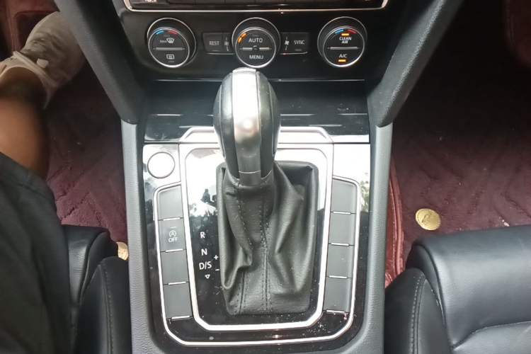 Used Volkswagen Magotan 2019 330TSI DSG Luxury Model China V Standard Gear Lever