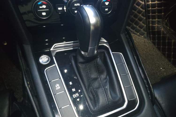 Used Volkswagen Magotan 2019 330TSI DSG Luxury Model China V Standard Gear Lever