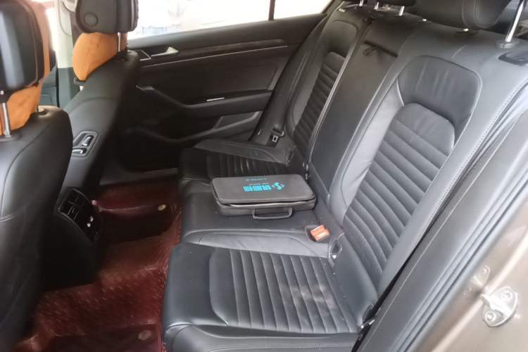 Used Volkswagen Magotan 2019 330TSI DSG Luxury Model China V Standard Left Rear Seat