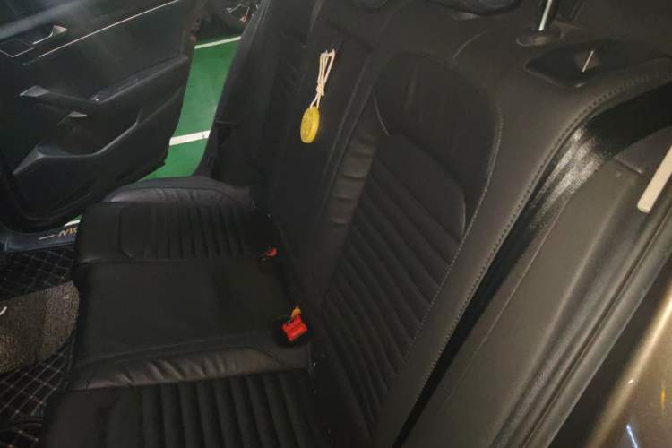 Used Volkswagen Magotan 2019 330TSI DSG Luxury Model China V Standard Left Rear Seat
