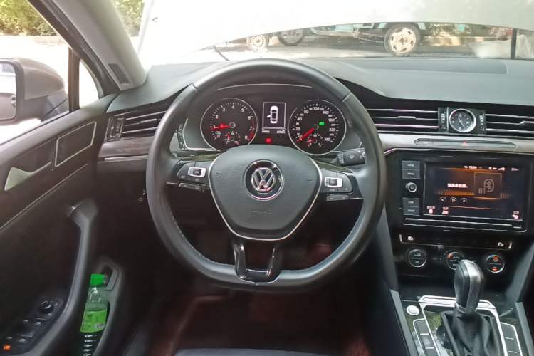 Used Volkswagen Magotan 2019 330TSI DSG Luxury Model China V Standard Steering Wheel