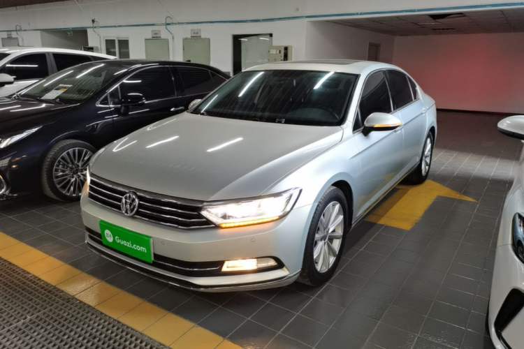 Used Volkswagen Magotan 2019 330TSI DSG Leading Model China VI Standard Guazi used car, China used car export, Used car for sale, Used  cars, Cheapest cars for sale