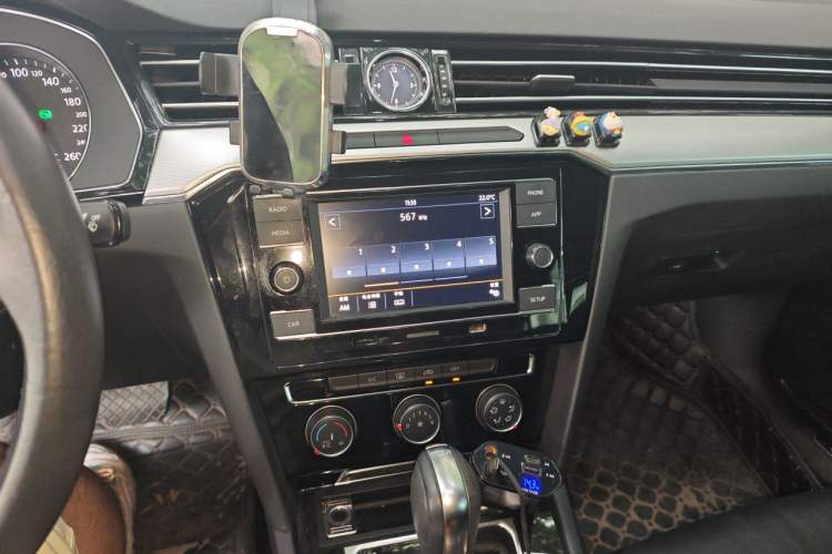Used Volkswagen Magotan 2019 330TSI DSG Leading Model China VI Standard Audio And AC Panel
