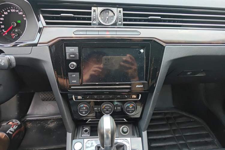 Used Volkswagen Magotan 2019 330TSI DSG Luxury Version China VI Standard Audio And AC Panel
