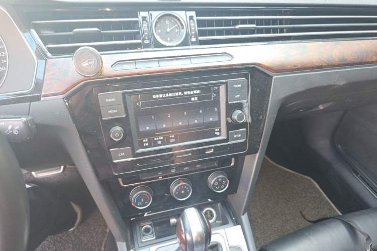 Used Volkswagen Magotan 2019 330TSI DSG Leading Edition China V Standard Audio And AC Panel