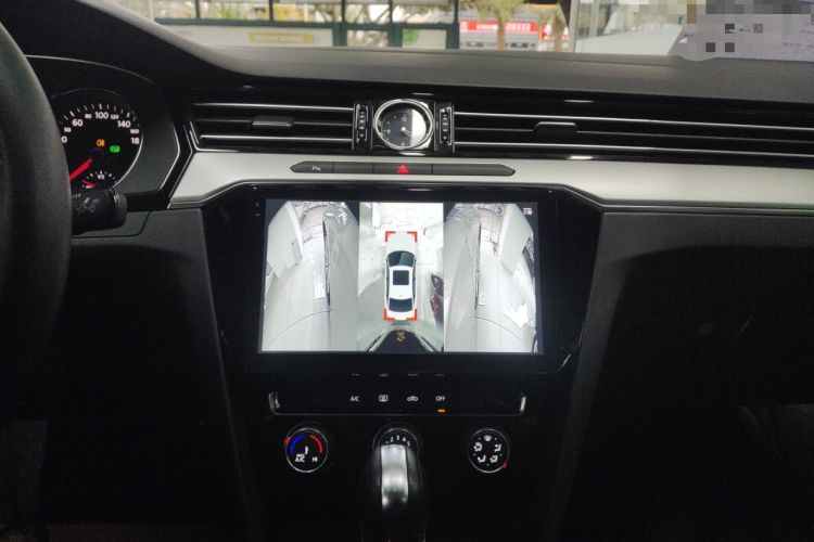 Used Volkswagen Magotan 2019 330TSI DSG Leading Model China VI Standard Audio And AC Panel