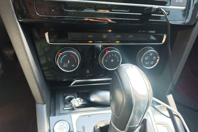 Used Volkswagen Magotan 2019 330TSI DSG Leading Edition China V Standard Audio And AC Panel