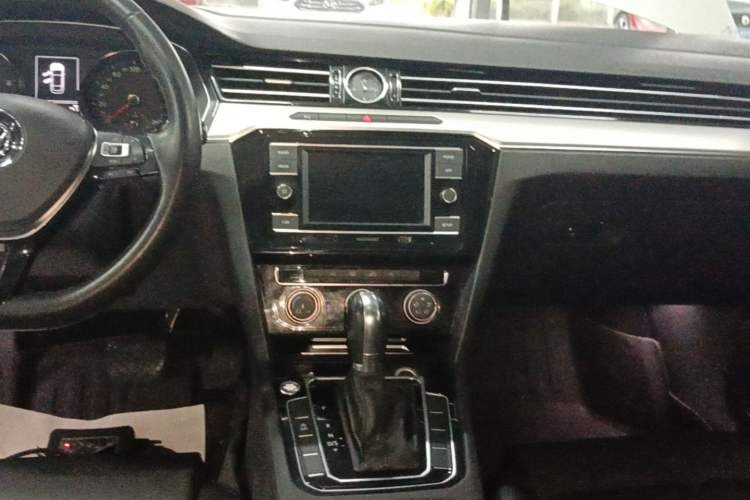 Used Volkswagen Magotan 2019 330TSI DSG Leading Edition China V Standard Audio And AC Panel