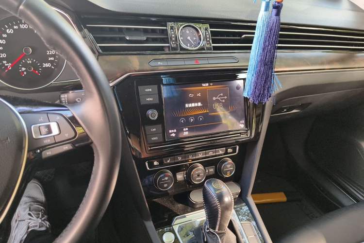 Used Volkswagen Magotan 2019 330TSI DSG Luxury Model China V Standard Audio And AC Panel