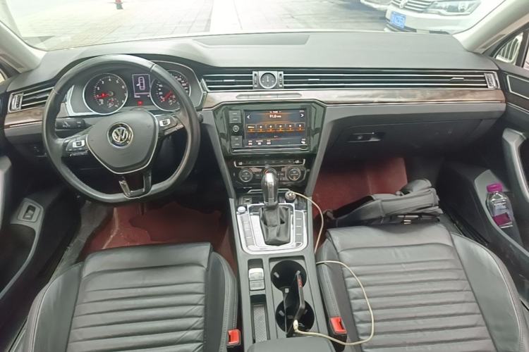 Used Volkswagen Magotan 2019 330TSI DSG Luxury Version China VI Standard Center Console