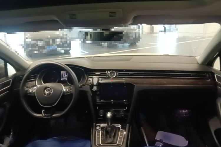 Used Volkswagen Magotan 2019 330TSI DSG Luxury Model China V Standard Center Console