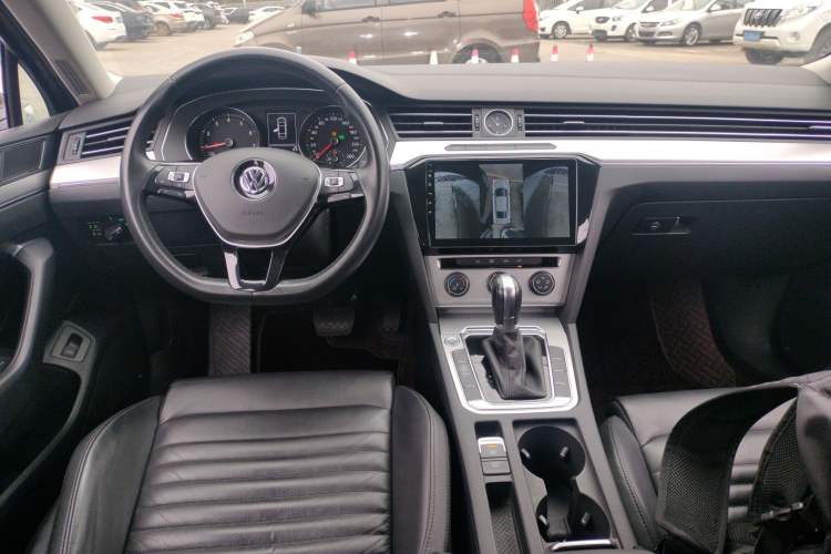 Used Volkswagen Magotan 2019 280TSI DSG Comfort Model China VI Standard Center Console