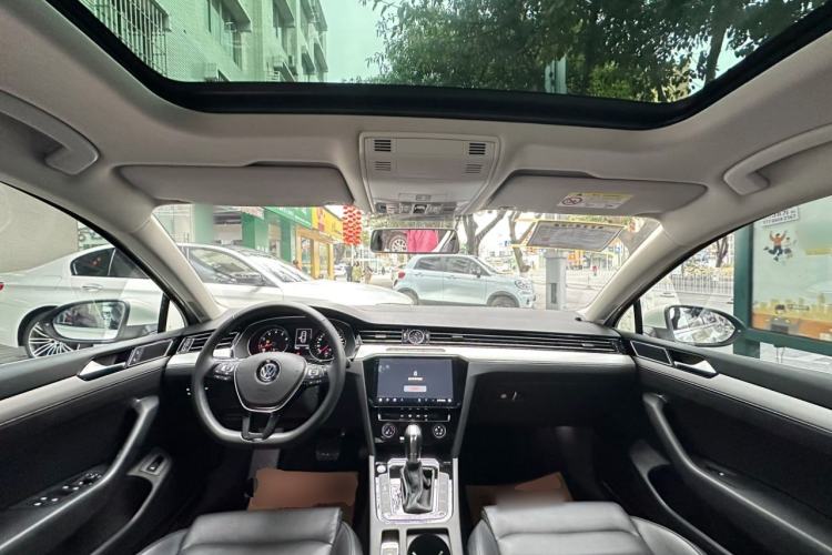 Used Volkswagen Magotan 2019 330TSI DSG Leading Model China VI Standard Center Console
