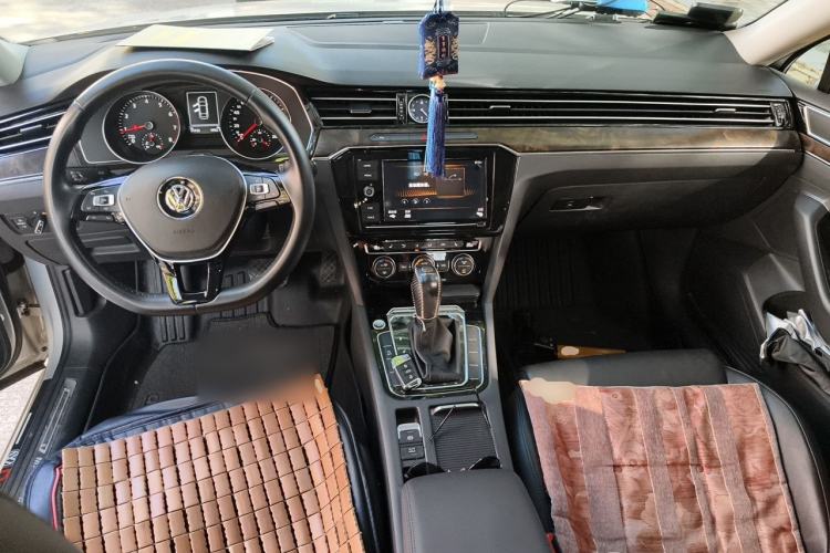 Used Volkswagen Magotan 2019 330TSI DSG Luxury Model China V Standard Center Console
