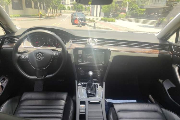 Used Volkswagen Magotan 2019 330TSI DSG Luxury Model China V Standard Center Console