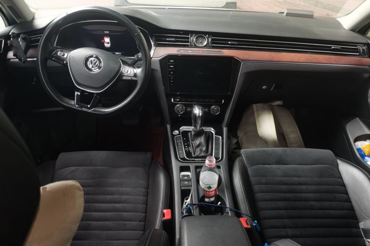 Used Volkswagen Magotan 2019 330TSI DSG Luxury Version China VI Standard Center Console