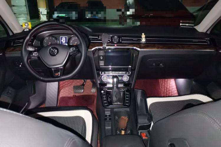 Used Volkswagen Magotan 2019 330TSI DSG Luxury Version China VI Standard Center Console