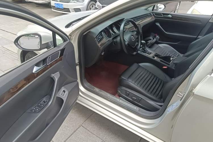 Used Volkswagen Magotan 2019 330TSI DSG Luxury Version China VI Standard Driver Seat