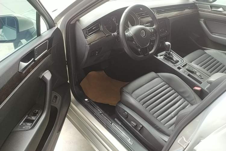 Used Volkswagen Magotan 2019 330TSI DSG Luxury Model China V Standard Driver Seat