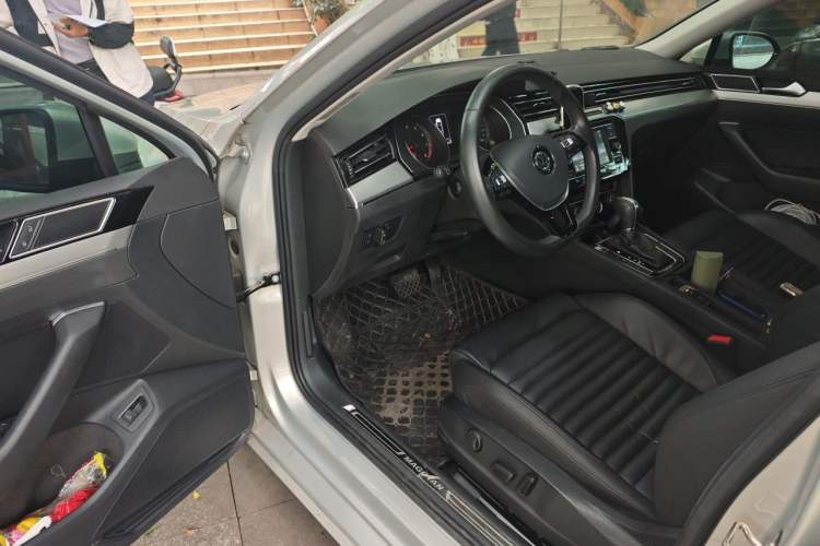 Used Volkswagen Magotan 2019 330TSI DSG Leading Model China VI Standard Driver Seat