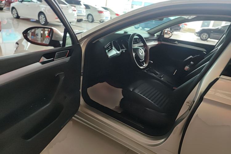 Used Volkswagen Magotan 2019 330TSI DSG Leading Edition China V Standard Driver Seat