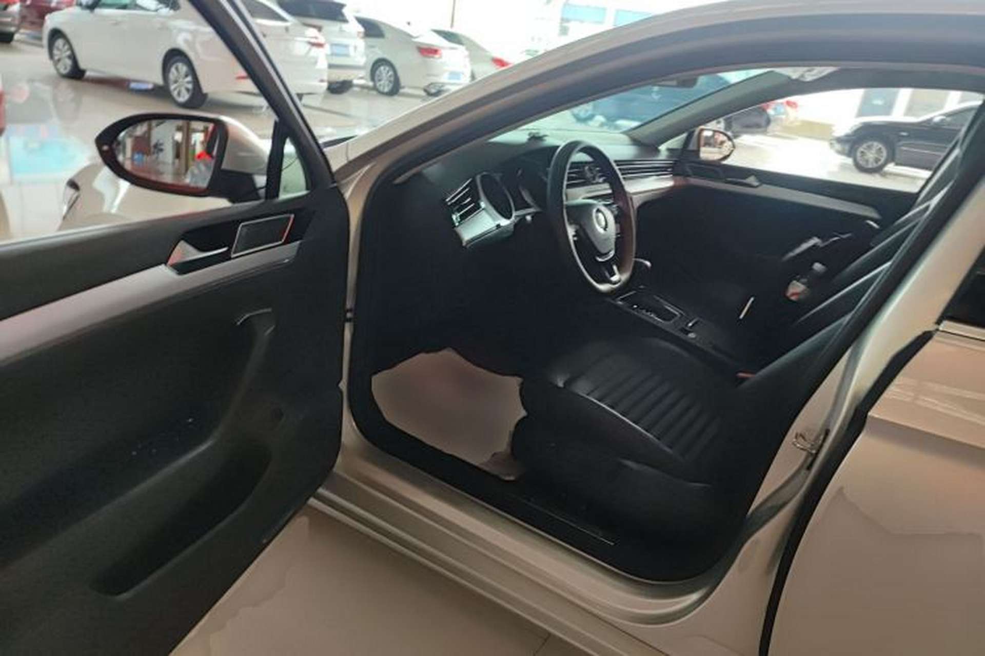 Used Volkswagen Magotan 2019 330TSI DSG Leading Edition China V Standard Driver Seat