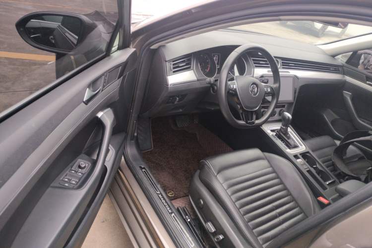 Used Volkswagen Magotan 2019 280TSI DSG Comfort Model China VI Standard Driver Seat