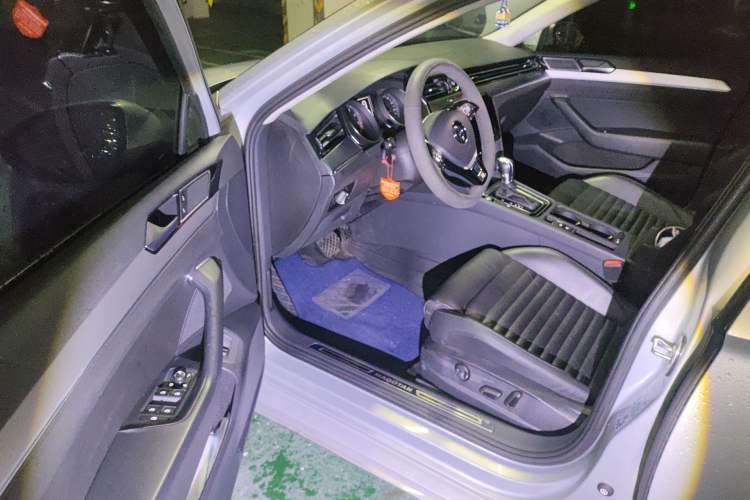 Used Volkswagen Magotan 2019 330TSI DSG Leading Edition China V Standard Driver Seat
