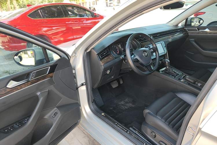 Used Volkswagen Magotan 2019 330TSI DSG Luxury Version China VI Standard Driver Seat