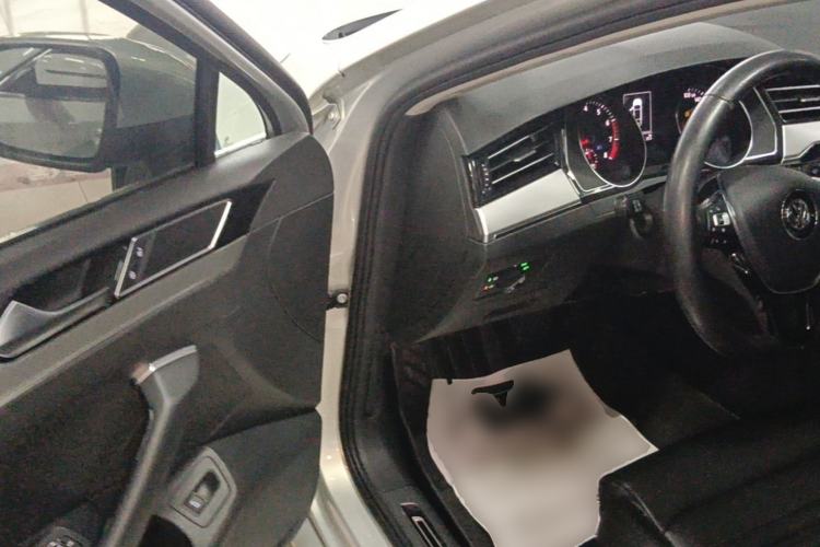 Used Volkswagen Magotan 2019 330TSI DSG Leading Edition China V Standard Driver Seat
