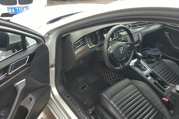 Used Volkswagen Magotan 2019 330TSI DSG Luxury Model China V Standard Driver Seat