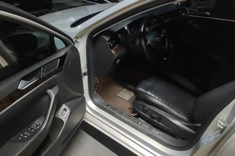 Used Volkswagen Magotan 2019 330TSI DSG Luxury Version China VI Standard Driver Seat