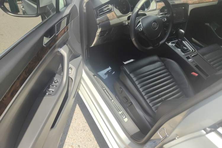 Used Volkswagen Magotan 2019 330TSI DSG Luxury Model China V Standard Driver Seat