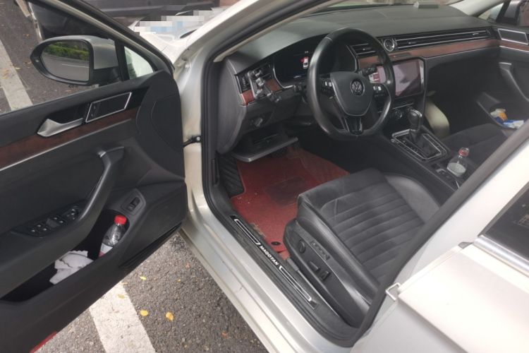 Used Volkswagen Magotan 2019 330TSI DSG Luxury Version China VI Standard Driver Seat