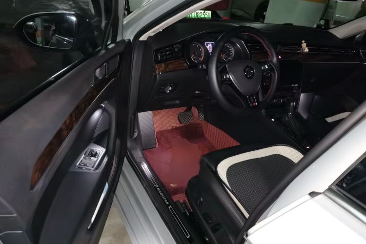 Used Volkswagen Magotan 2019 330TSI DSG Luxury Version China VI Standard Driver Seat