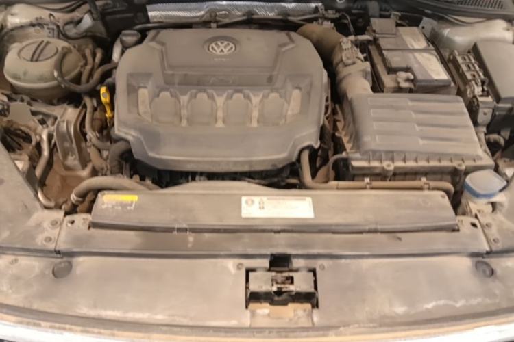 Used Volkswagen Magotan 2019 330TSI DSG Luxury Model China V Standard Engine Bay