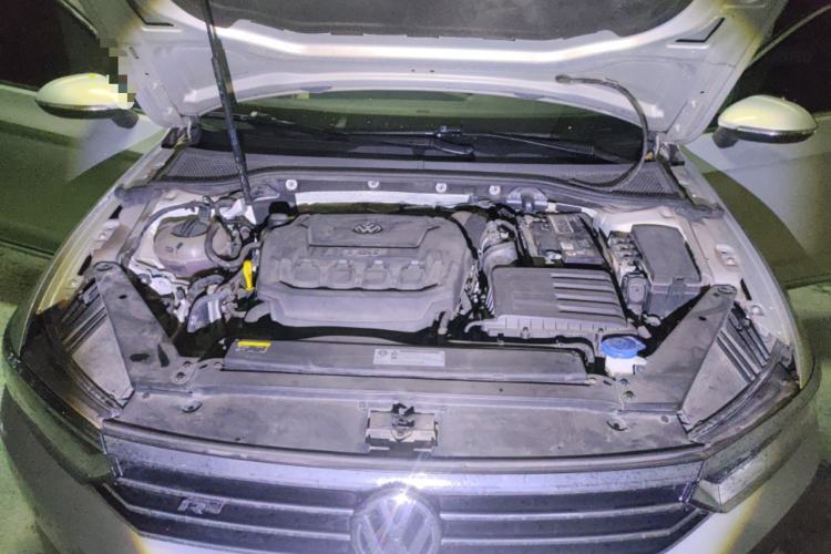 Used Volkswagen Magotan 2019 330TSI DSG Leading Edition China V Standard Engine Bay