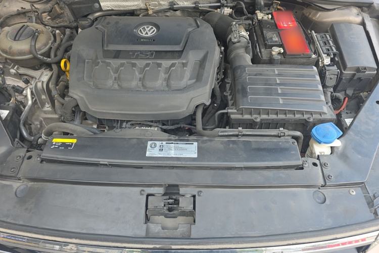 Used Volkswagen Magotan 2019 330TSI DSG Leading Edition China V Standard Engine Bay