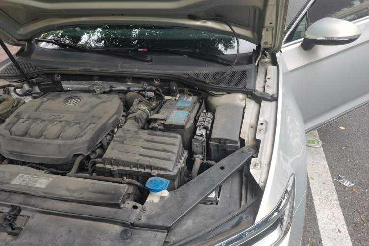 Used Volkswagen Magotan 2019 330TSI DSG Luxury Version China VI Standard Engine Bay Left