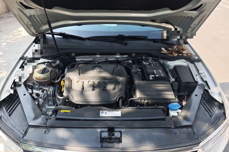 Used Volkswagen Magotan 2019 330TSI DSG Leading Edition China V Standard Engine Bay