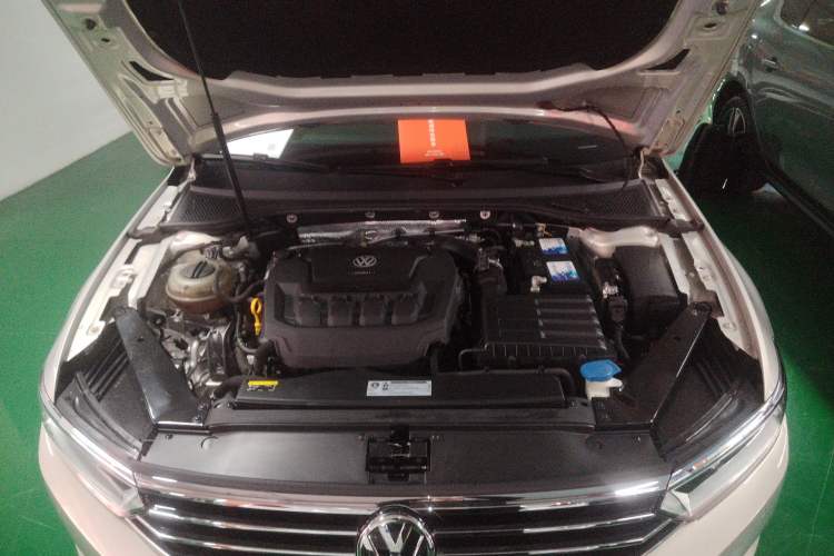 Used Volkswagen Magotan 2019 330TSI DSG Luxury Model China V Standard Engine Bay