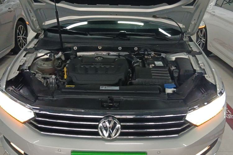 Used Volkswagen Magotan 2019 330TSI DSG Leading Edition China V Standard Engine Bay